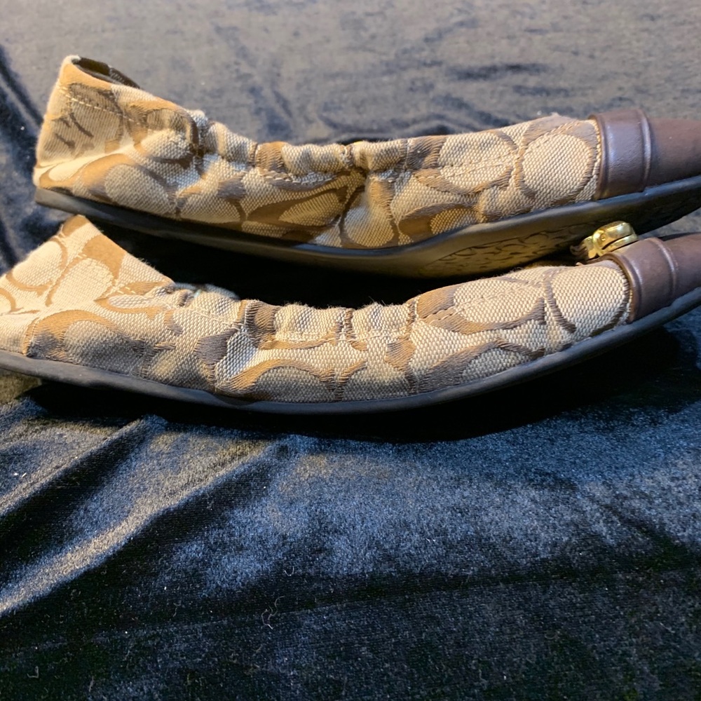 Coach Signature flats. Sz 7.5 Never worn NH3